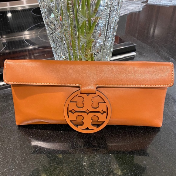 Tory Burch Cuoio Miller Clutch NWOT - Picture 16 of 16